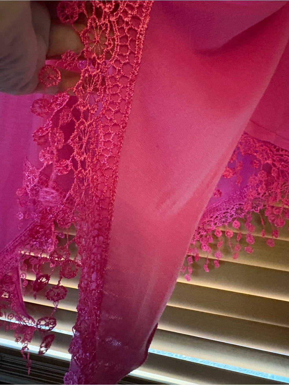 SAKI NWOT Hot Pink Lace-Trim Tassel Scarf Wrap. 100% polyester - Picture 4 of 6